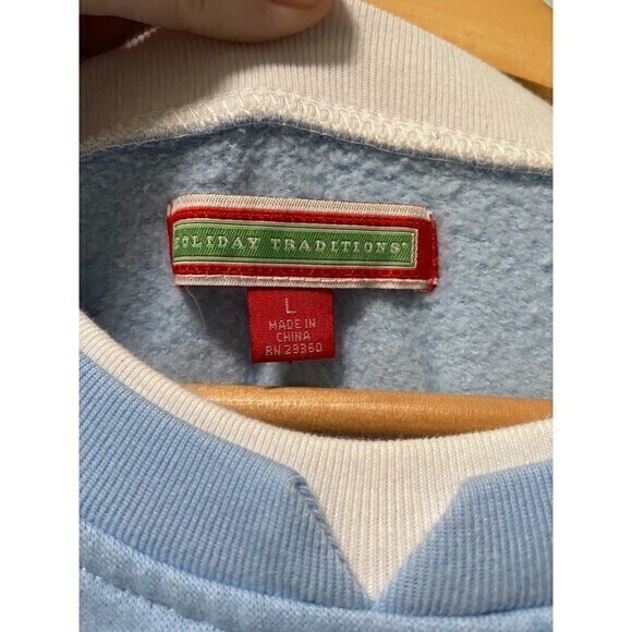 Holiday Traditions Women’s Blue and‎ White Snowflake Sweater Size Large - Picture 4 of 6